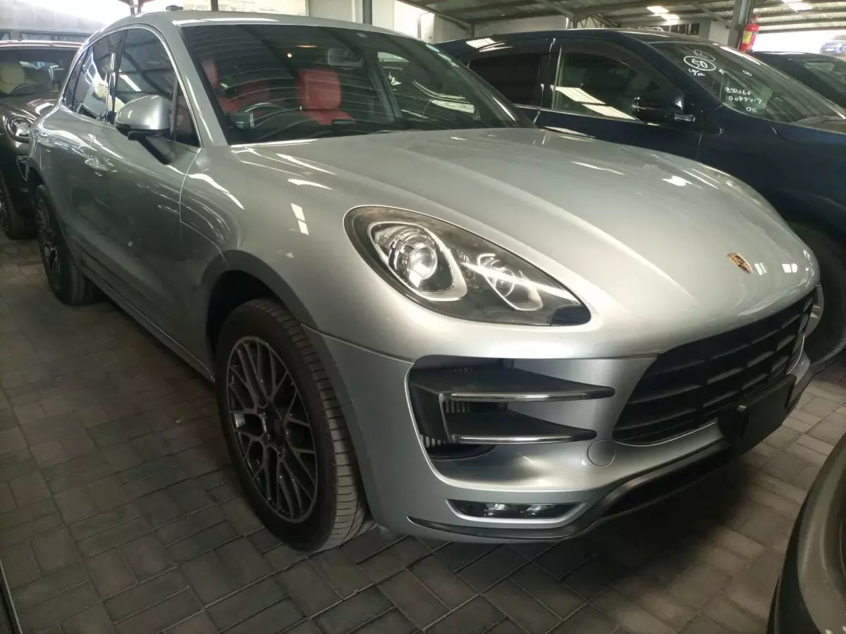 PORSCHE Macan - 2016