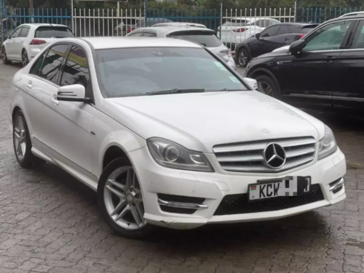 Mercedes-Benz C 200 - 2013