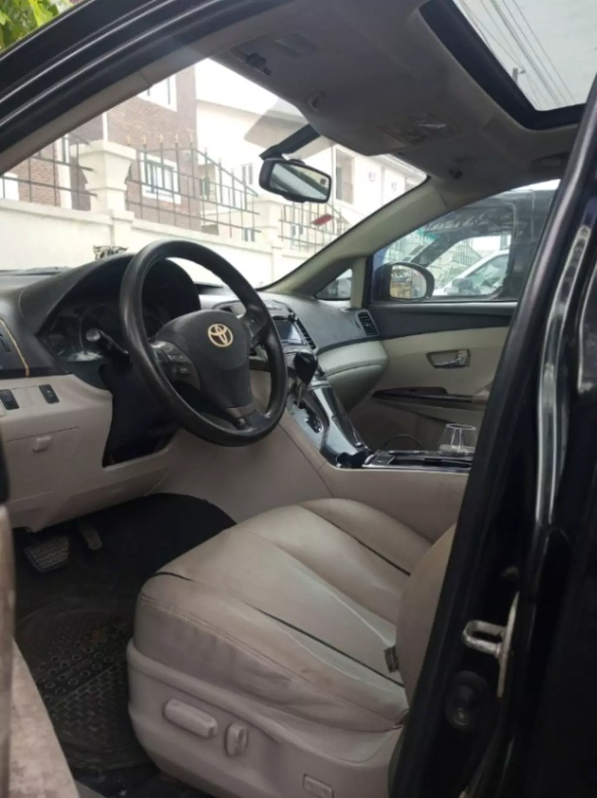 interiorFront