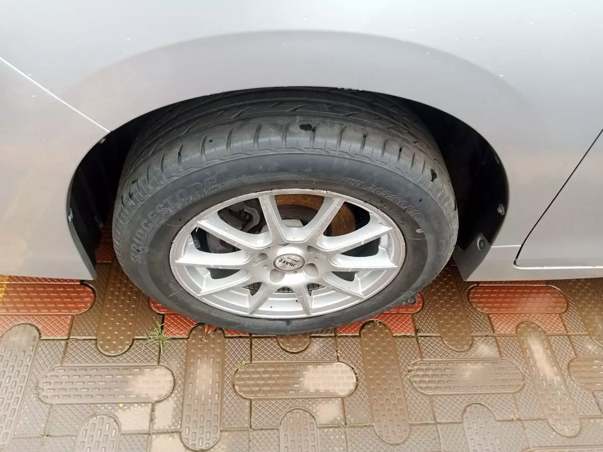 tyre2