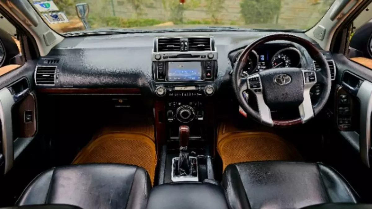 interiorFront