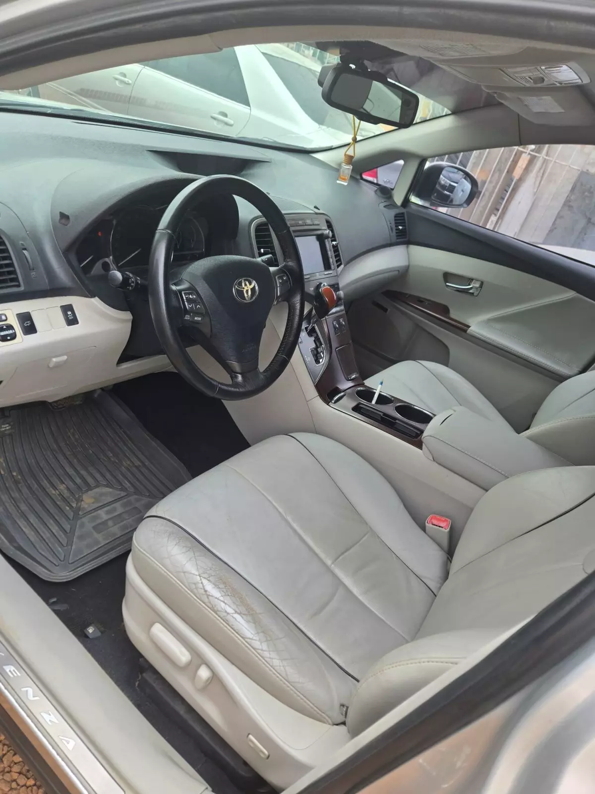 interiorFront