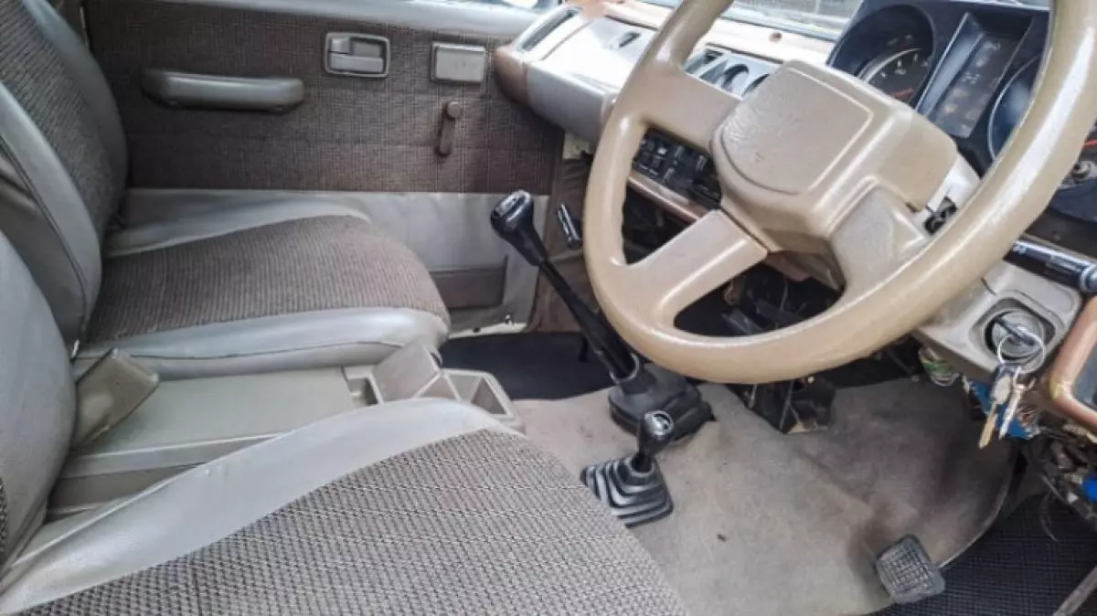 interiorFront