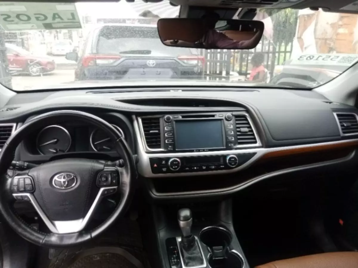 interiorFront