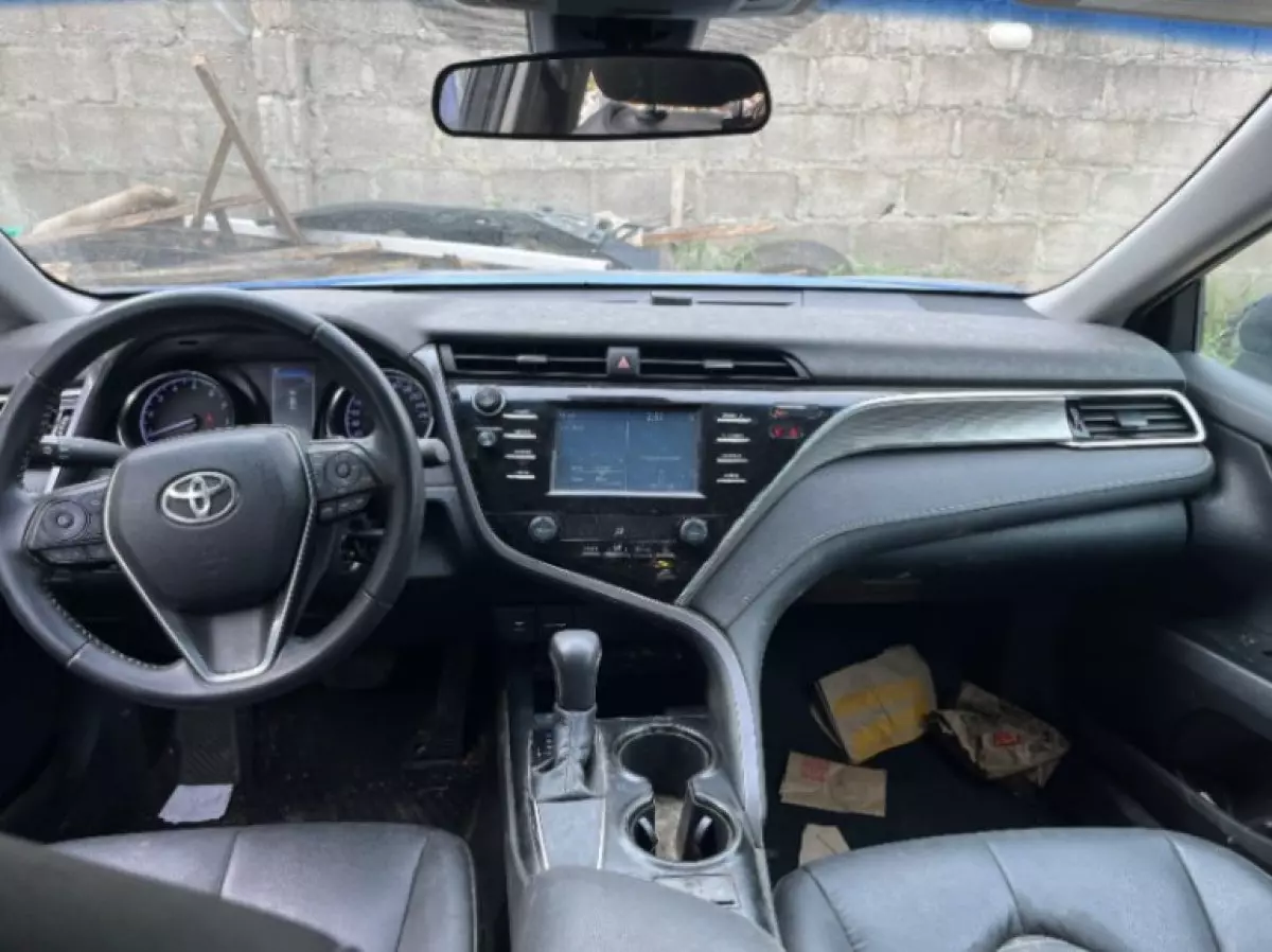 interiorFront
