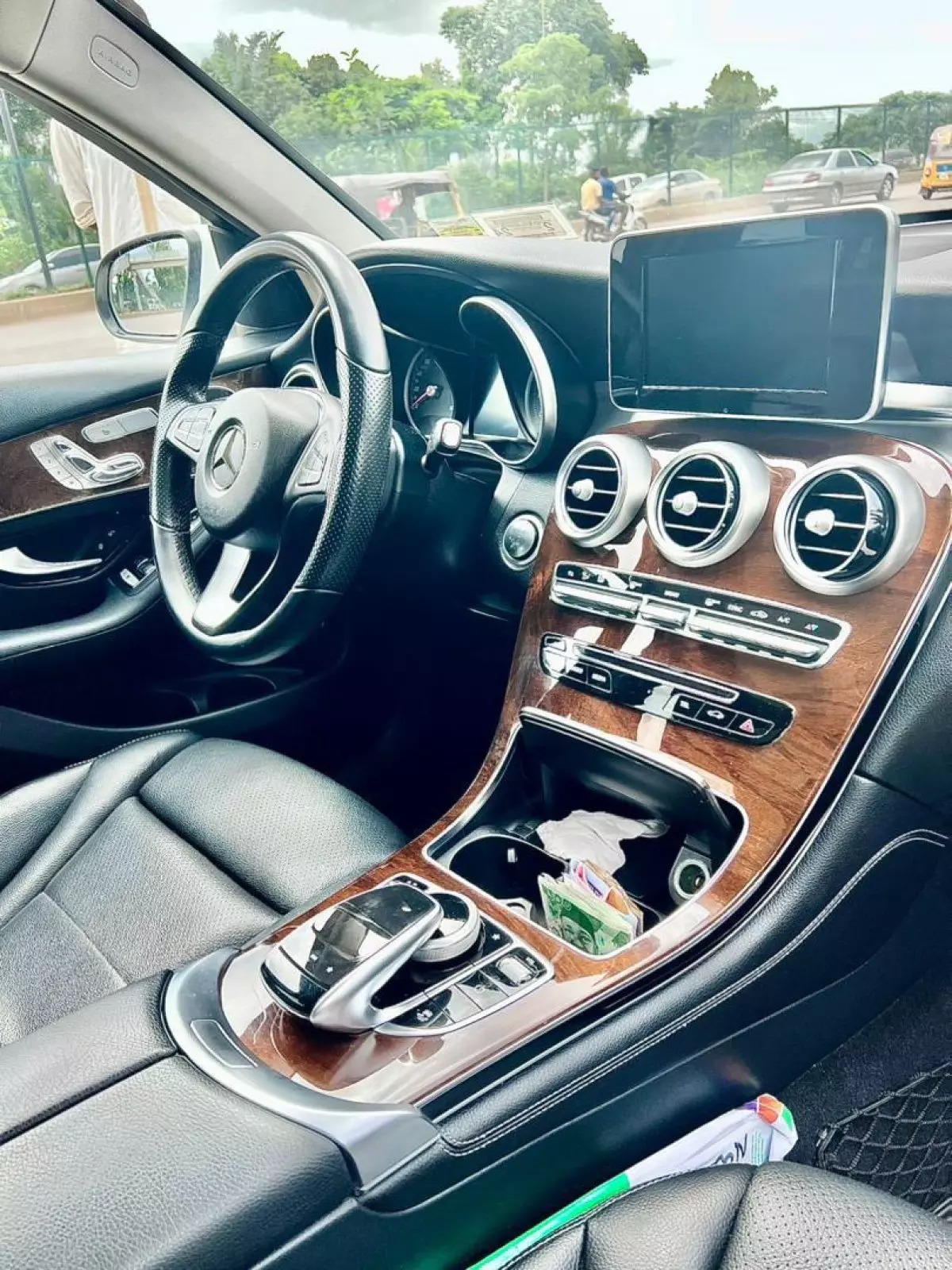 interiorFront