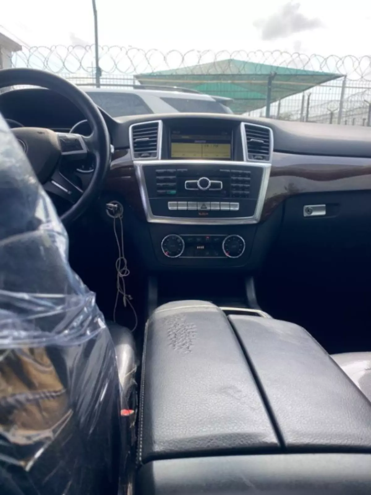interiorFront