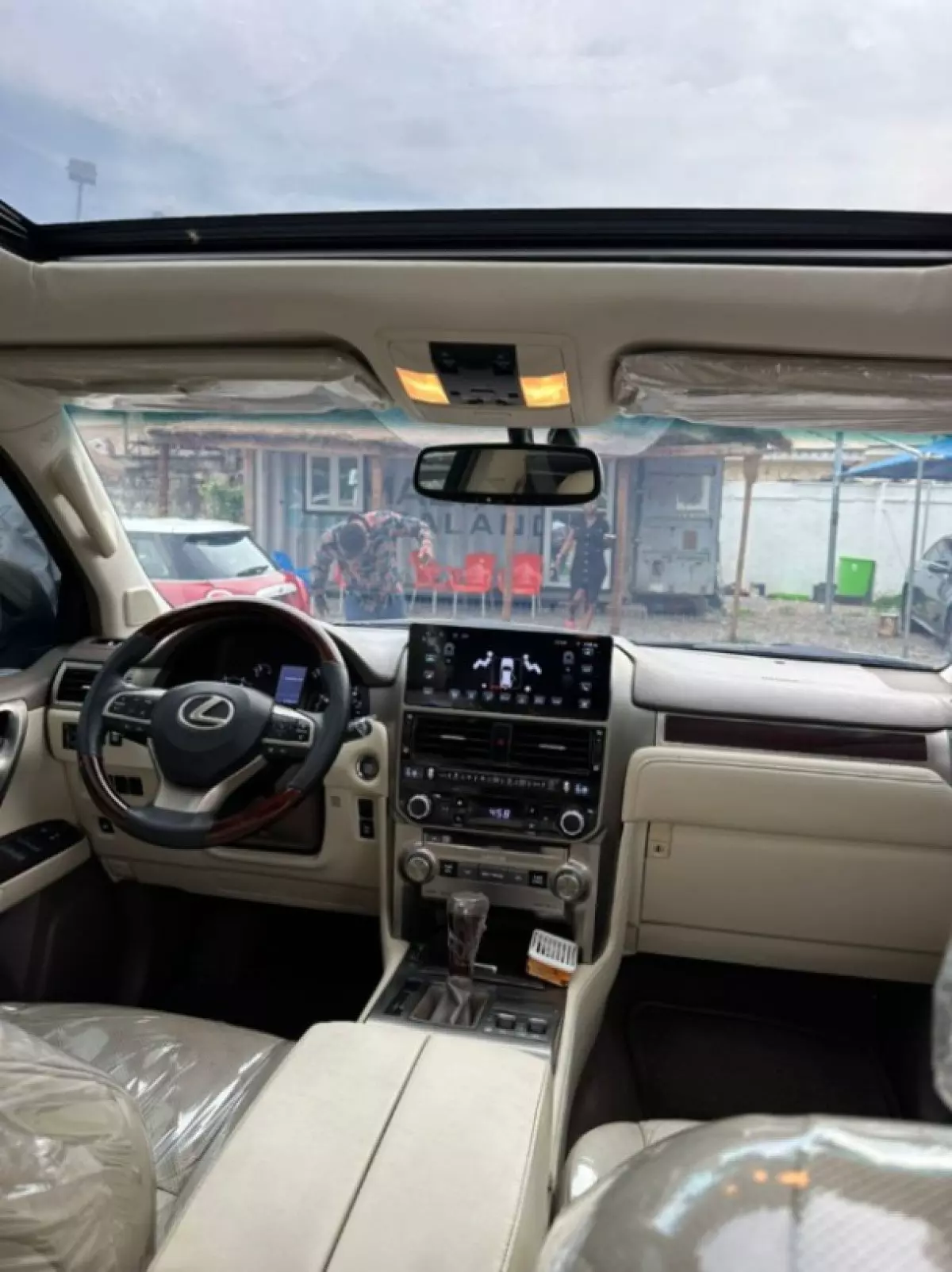 interiorFront