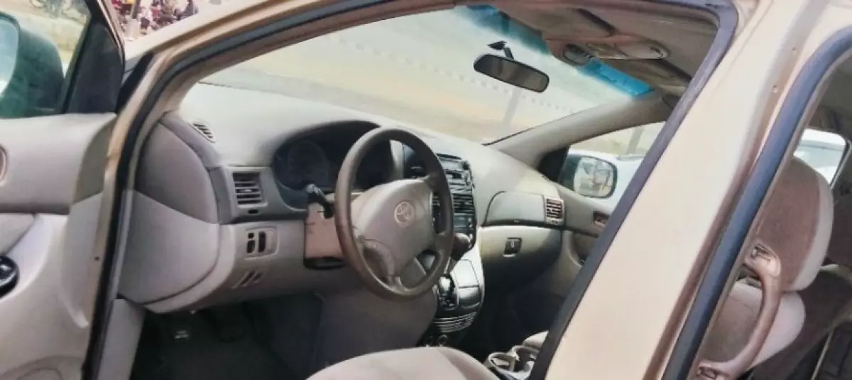 interiorFront