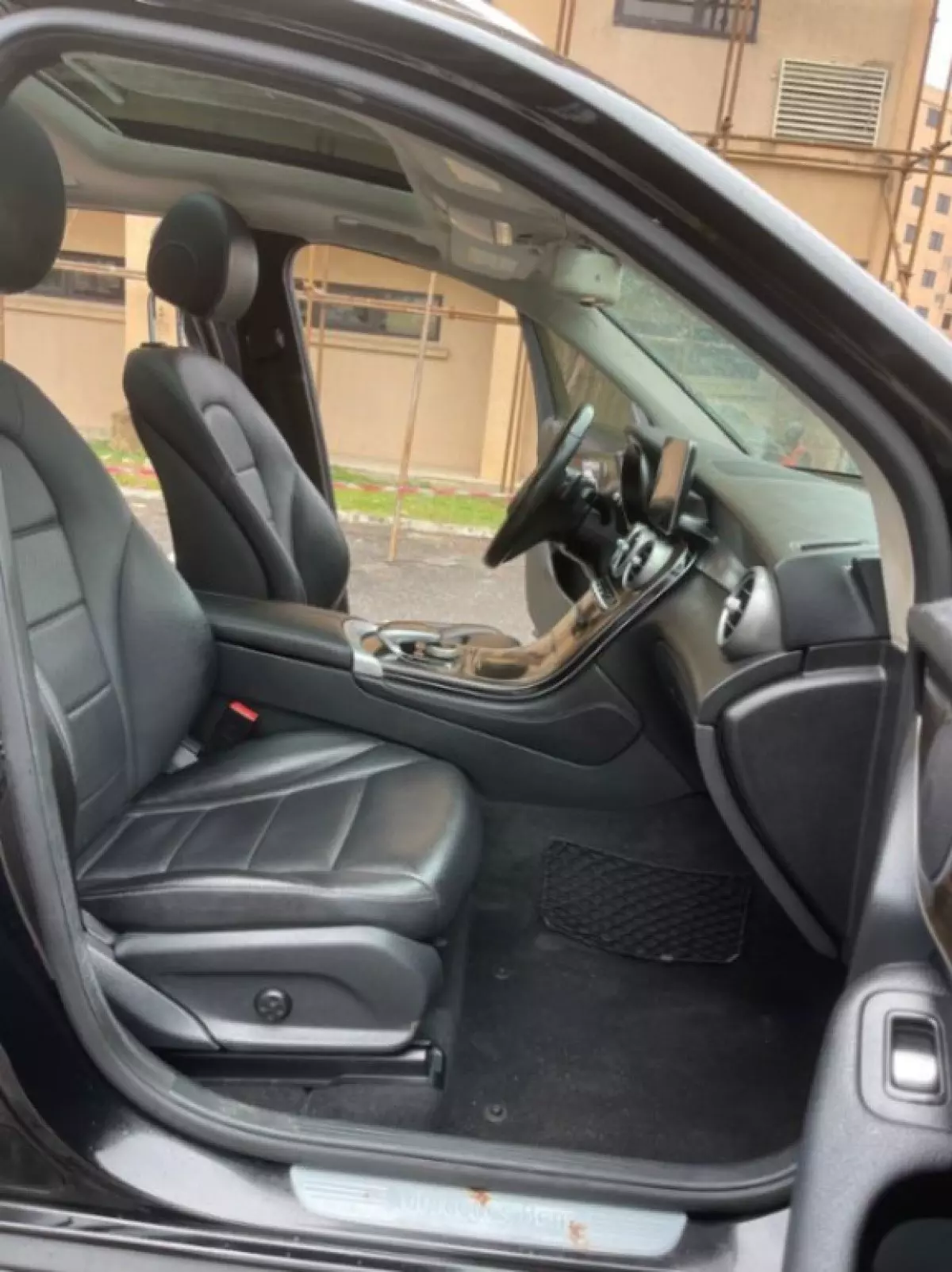 interiorFront
