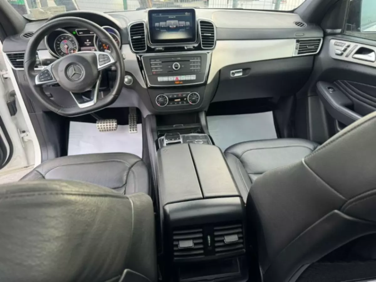 interiorFront