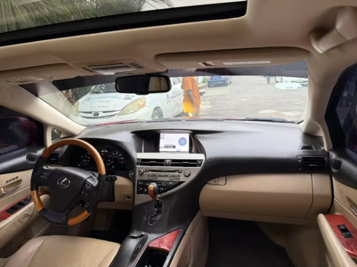 interiorFront