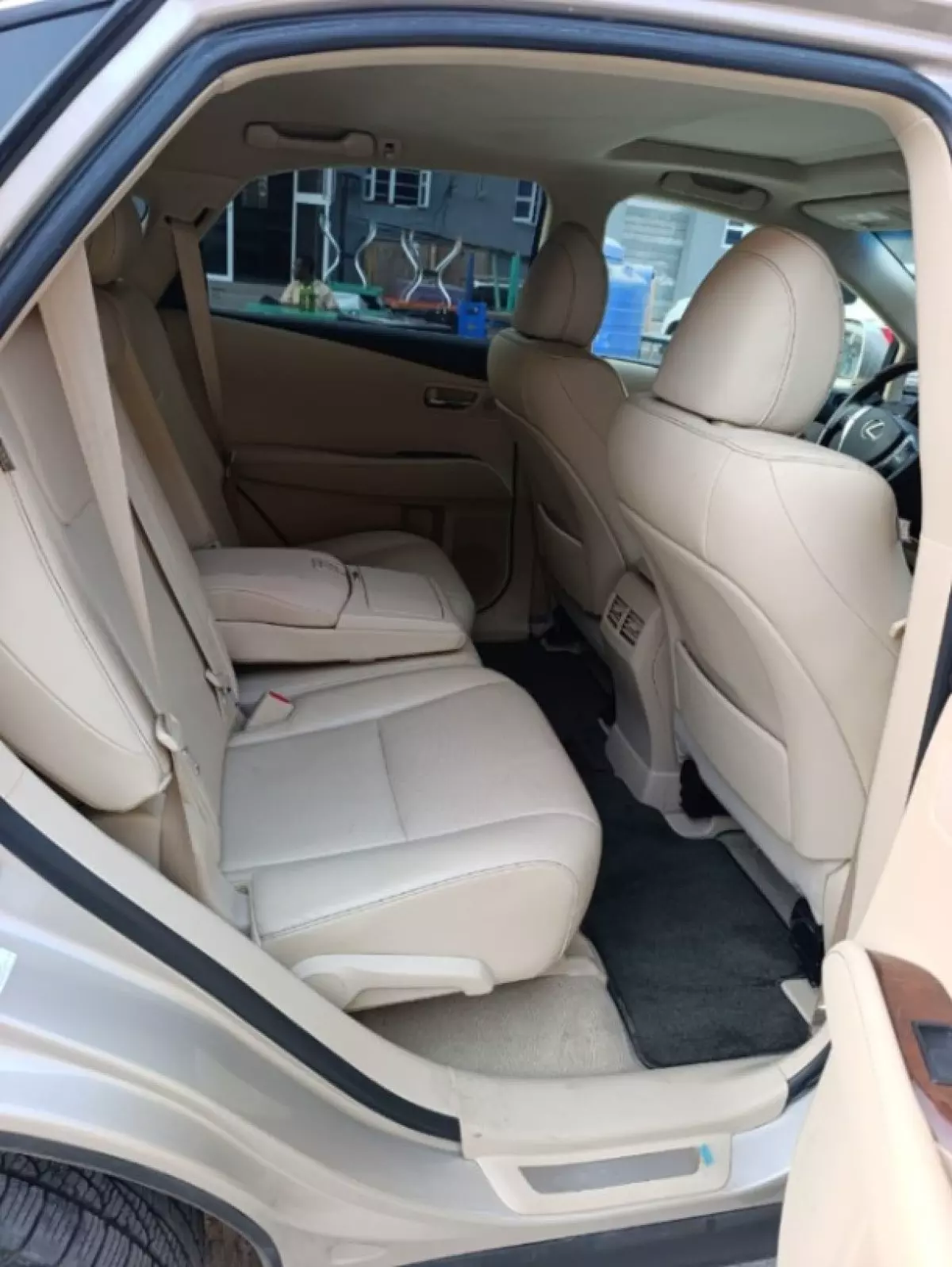 interiorBack