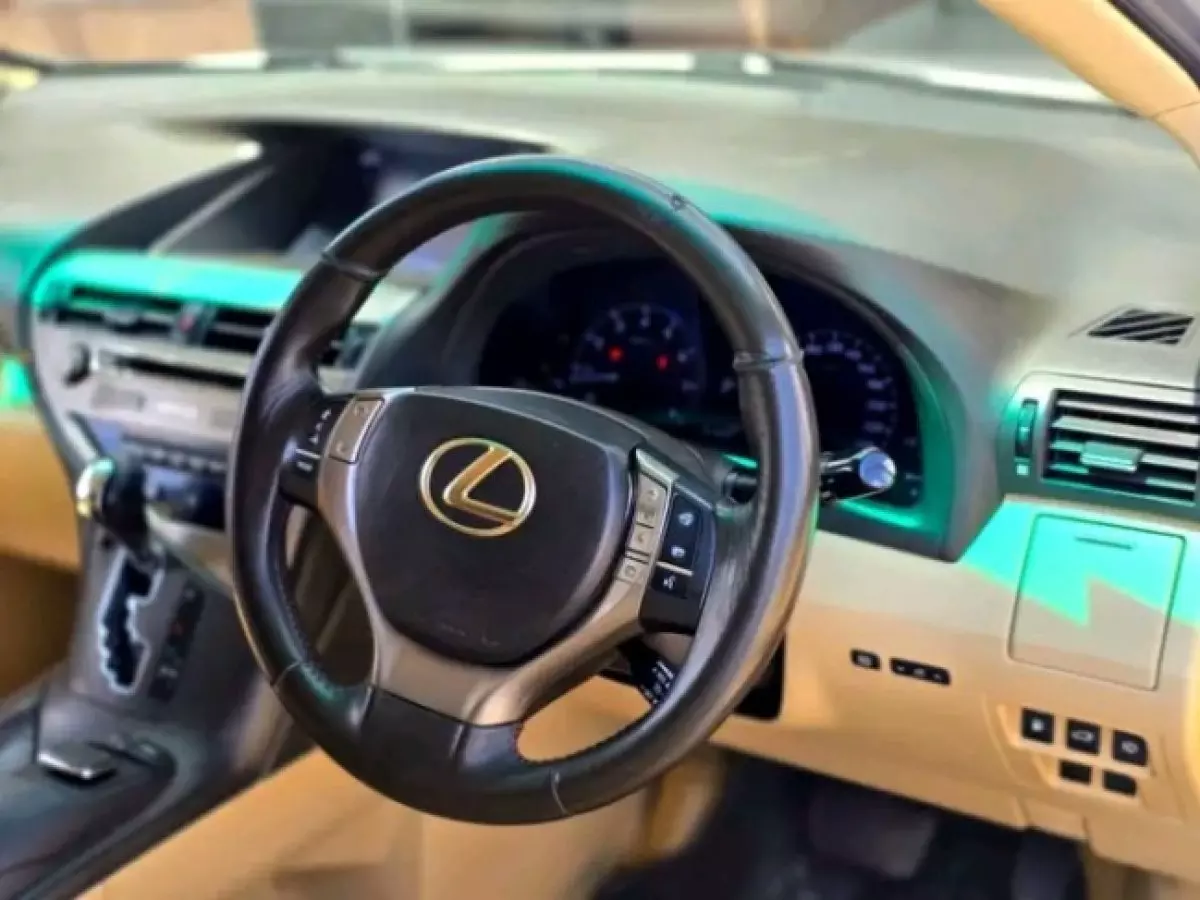 interiorFront