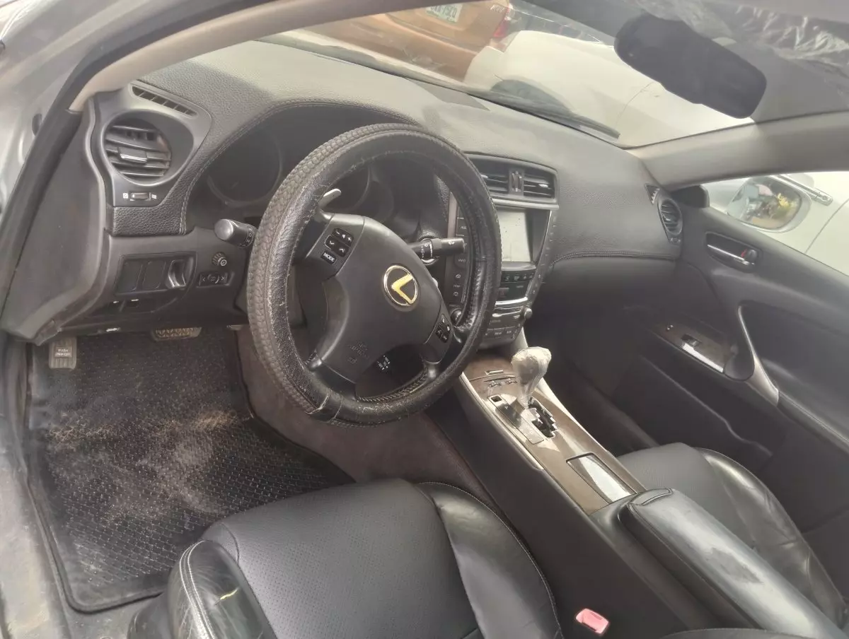 interiorFront