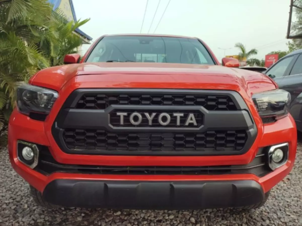 Toyota Tacoma   - 2018