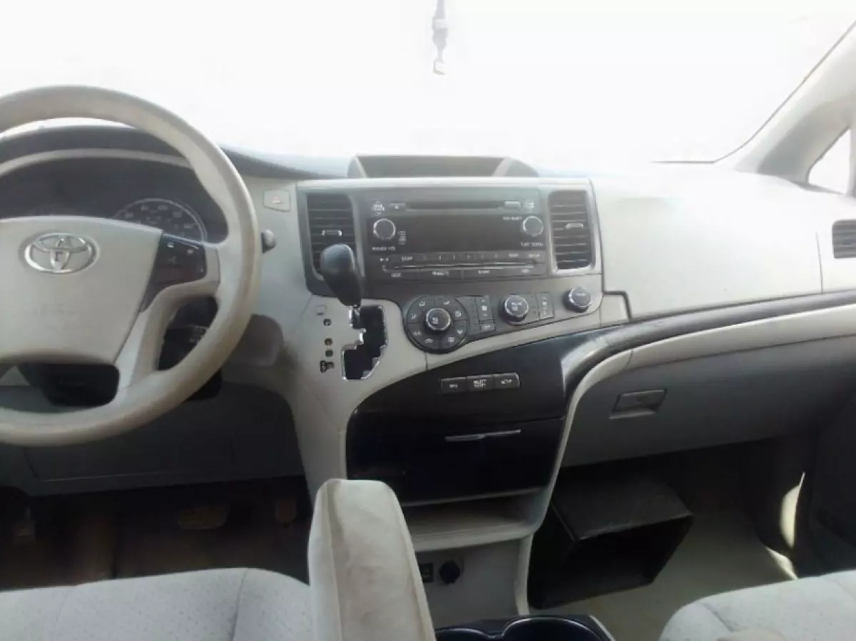 interiorFront