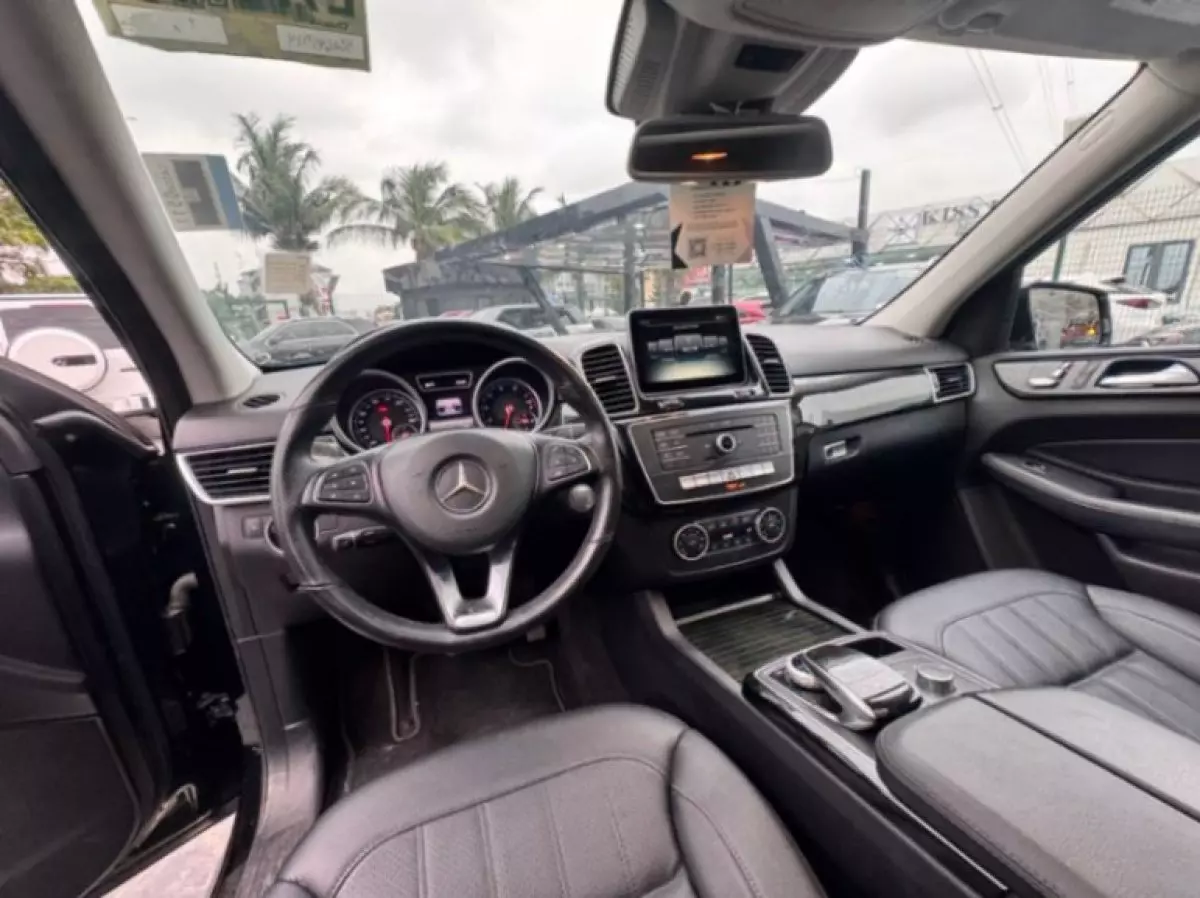 interiorFront