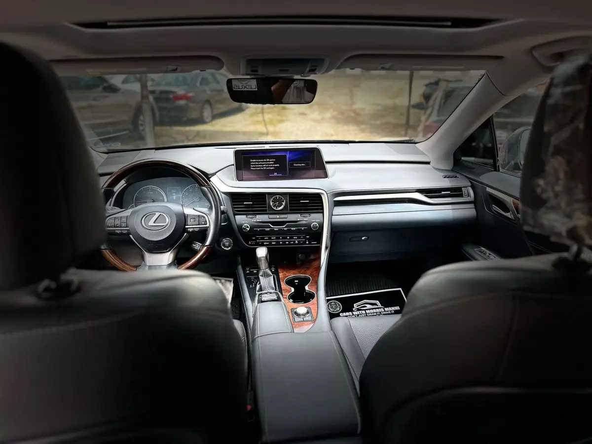 interiorFront