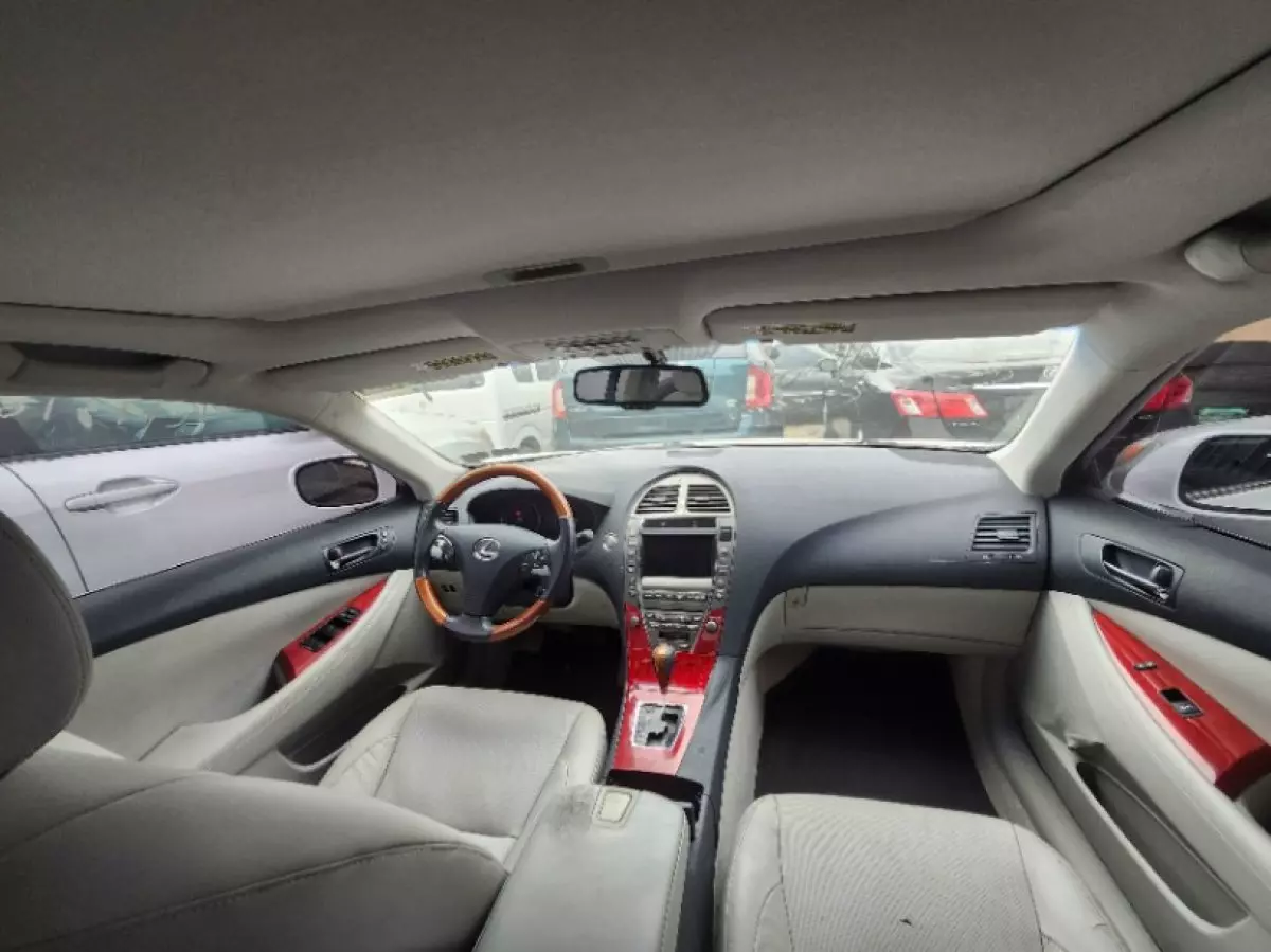 interiorFront