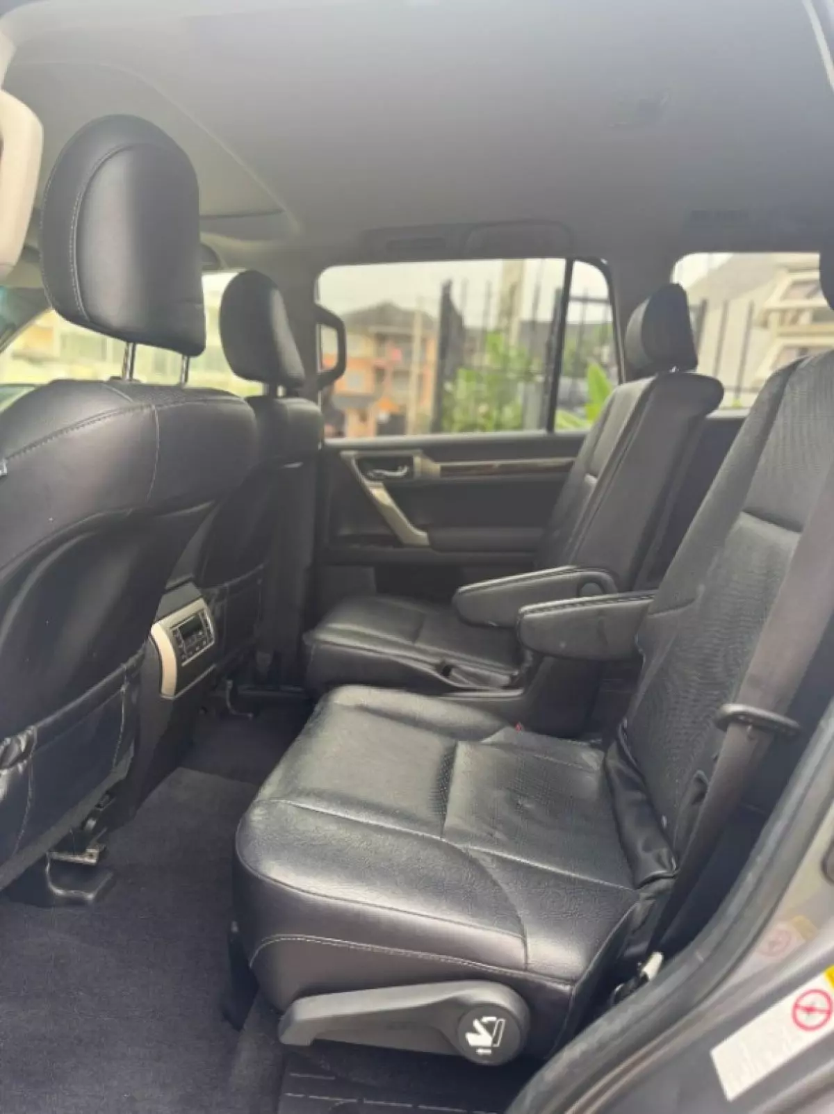 interiorBack