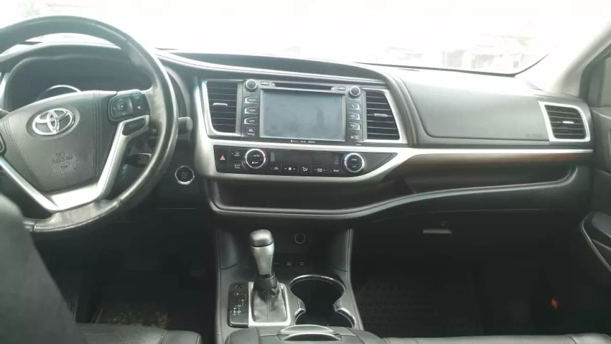 interiorFront