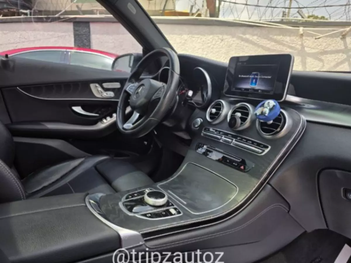 interiorFront