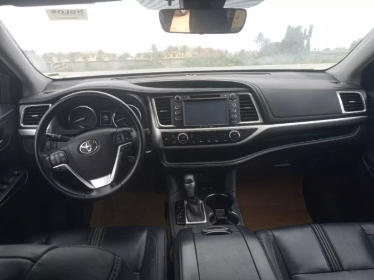 interiorFront