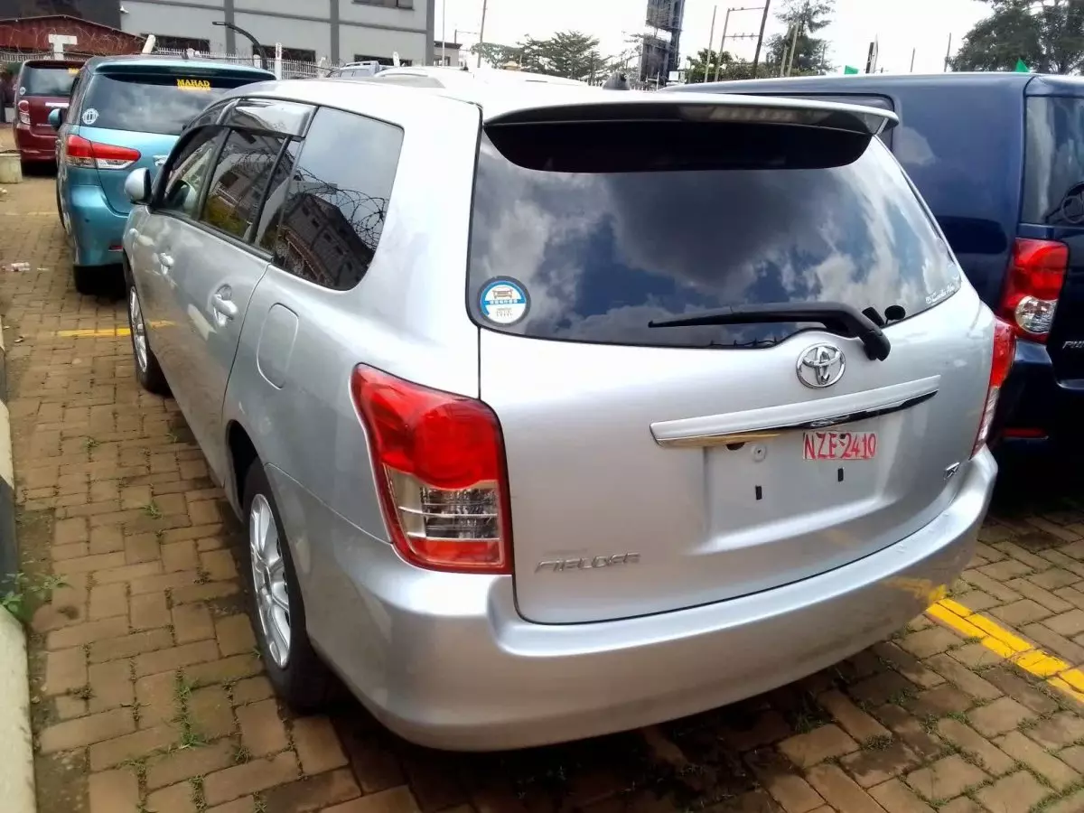 Toyota Fielder  - 2010