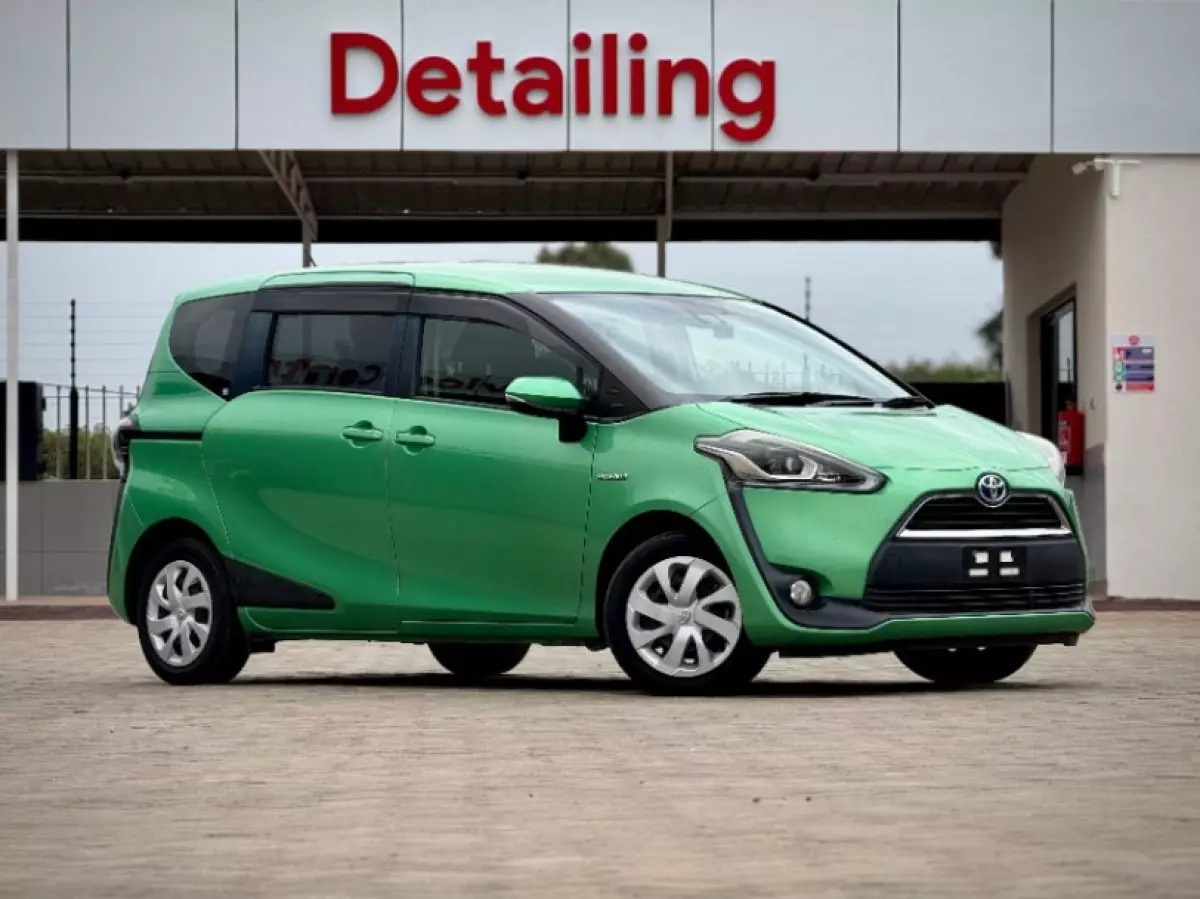 Toyota Sienta Hybrid  - 2017