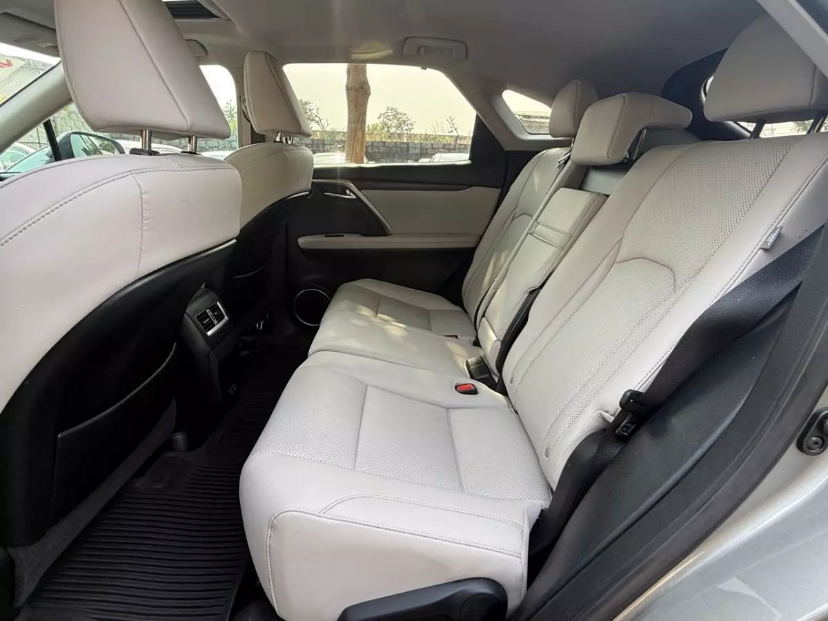 interiorBack