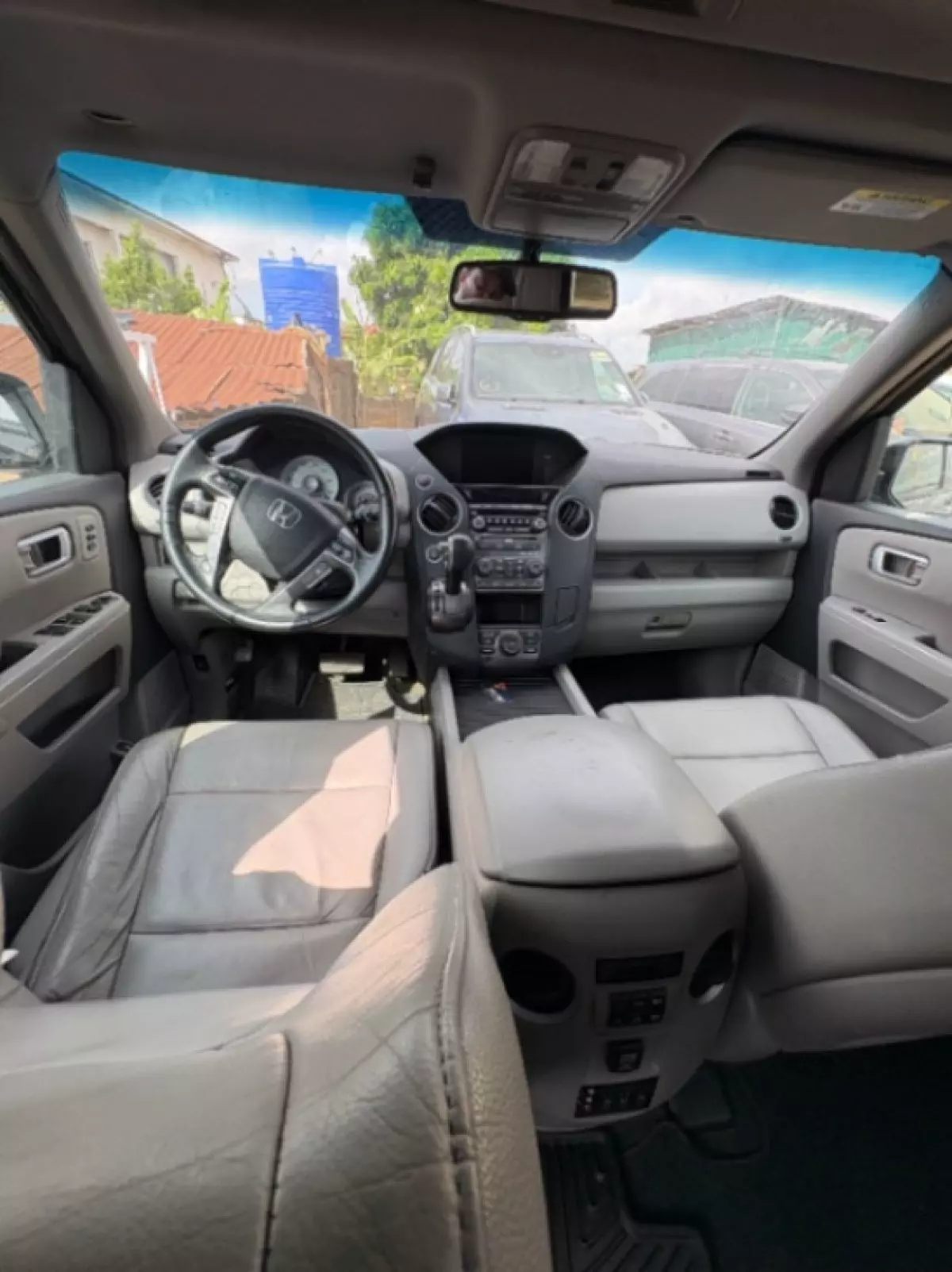 interiorFront
