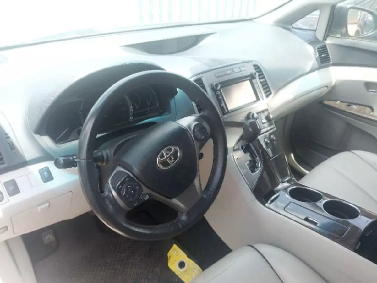 interiorFront