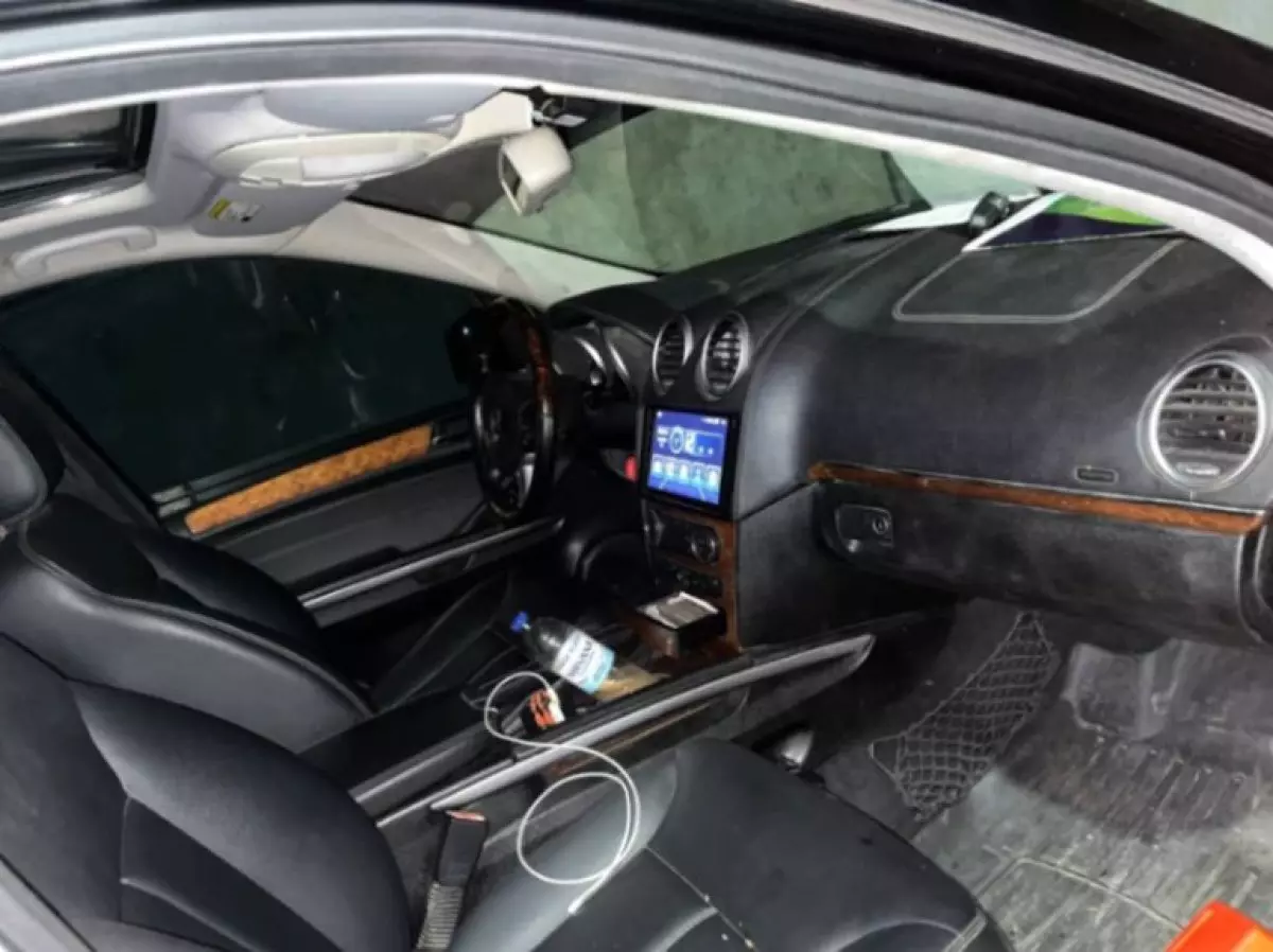 interiorFront