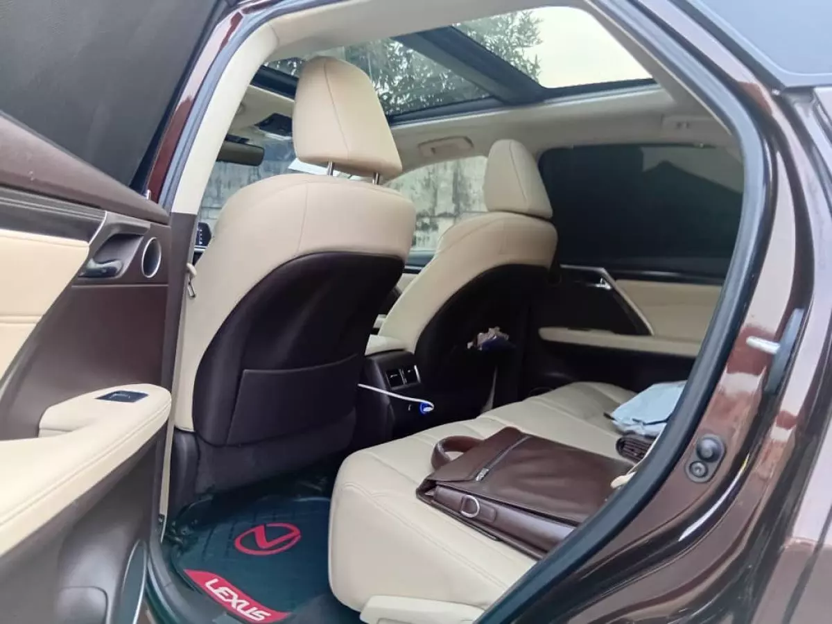 interiorBack