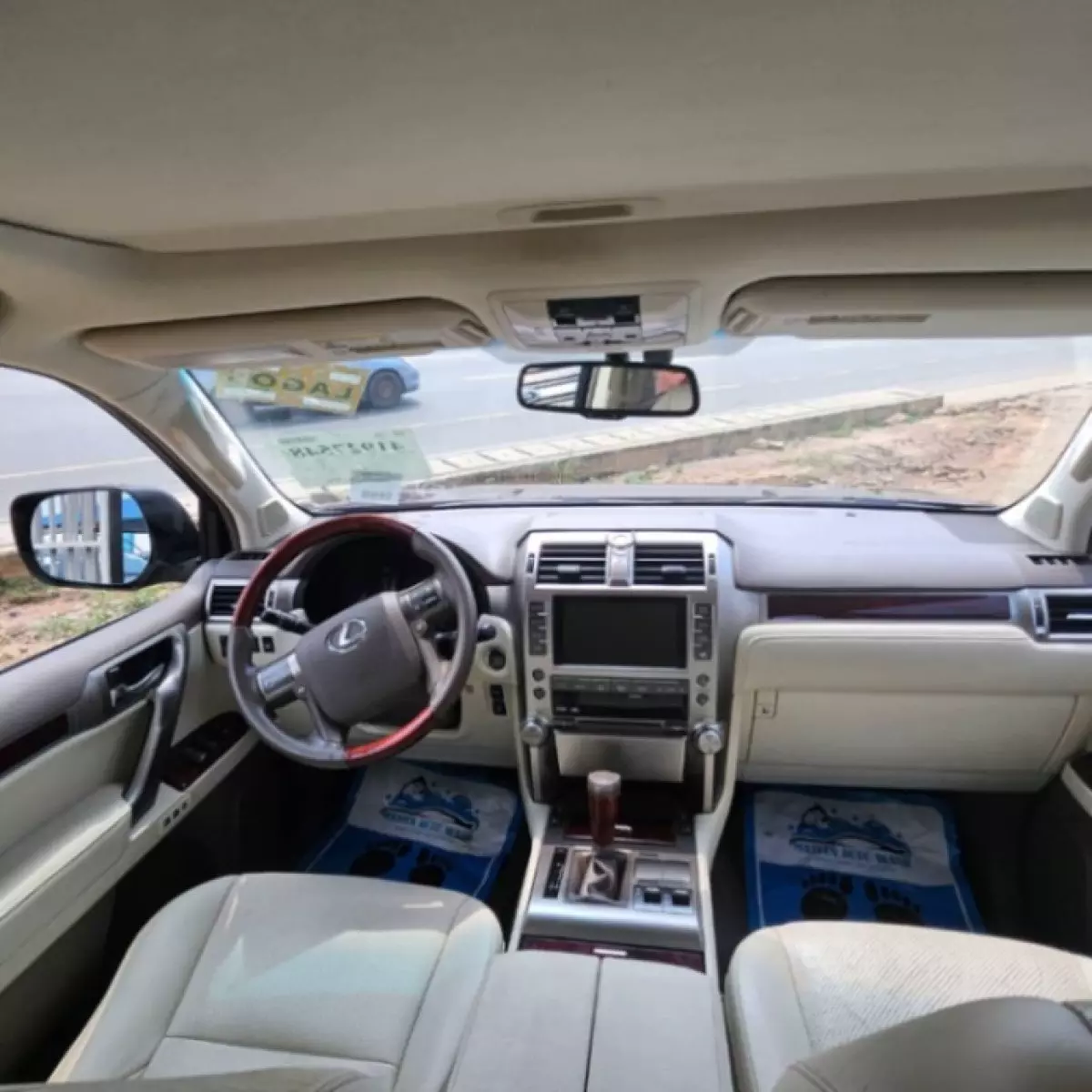 interiorFront