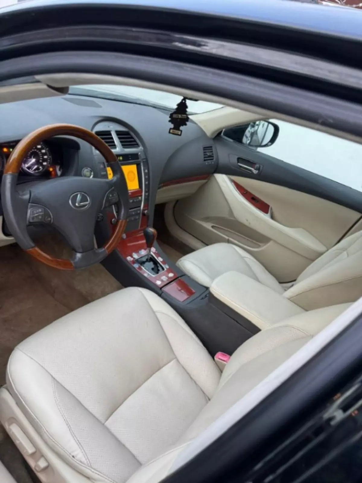 interiorFront