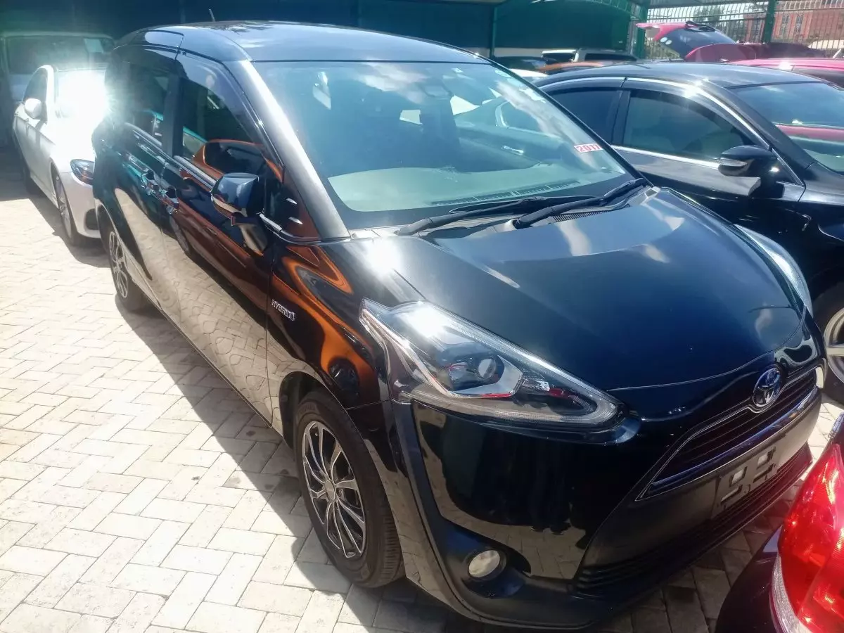 Toyota Sienta - 2017