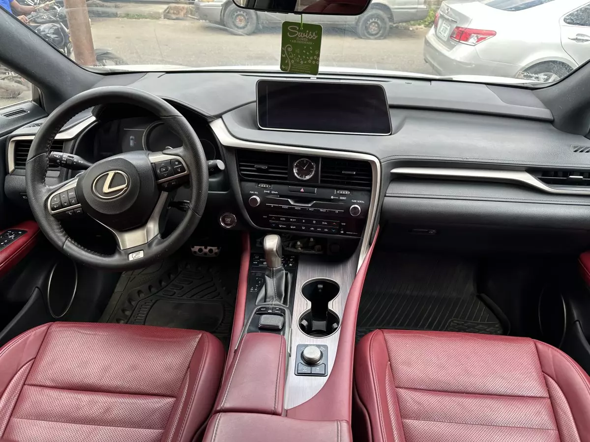 interiorFront