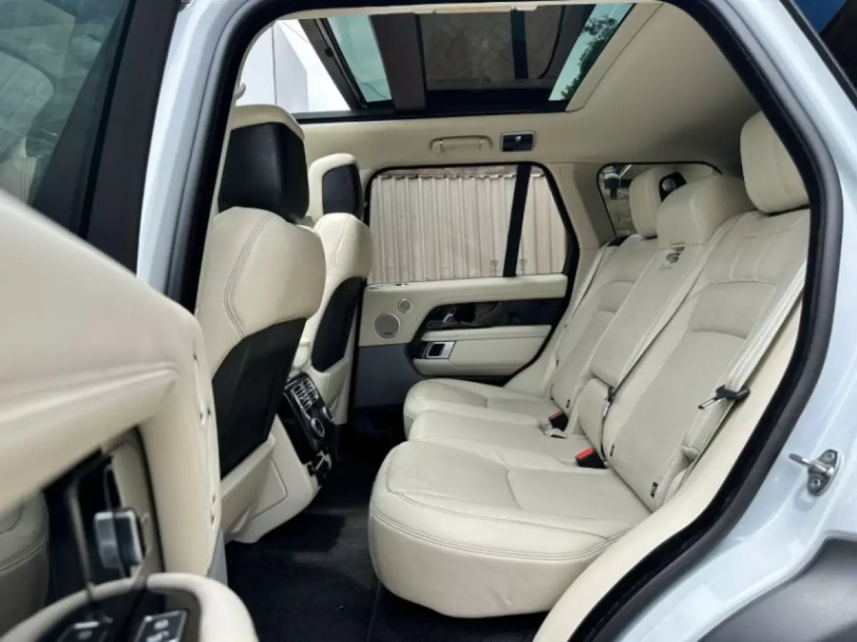 interiorBack