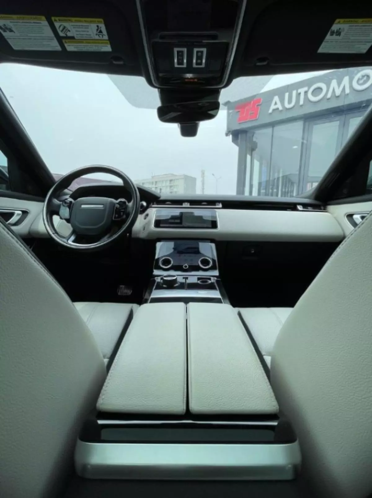 interiorFront