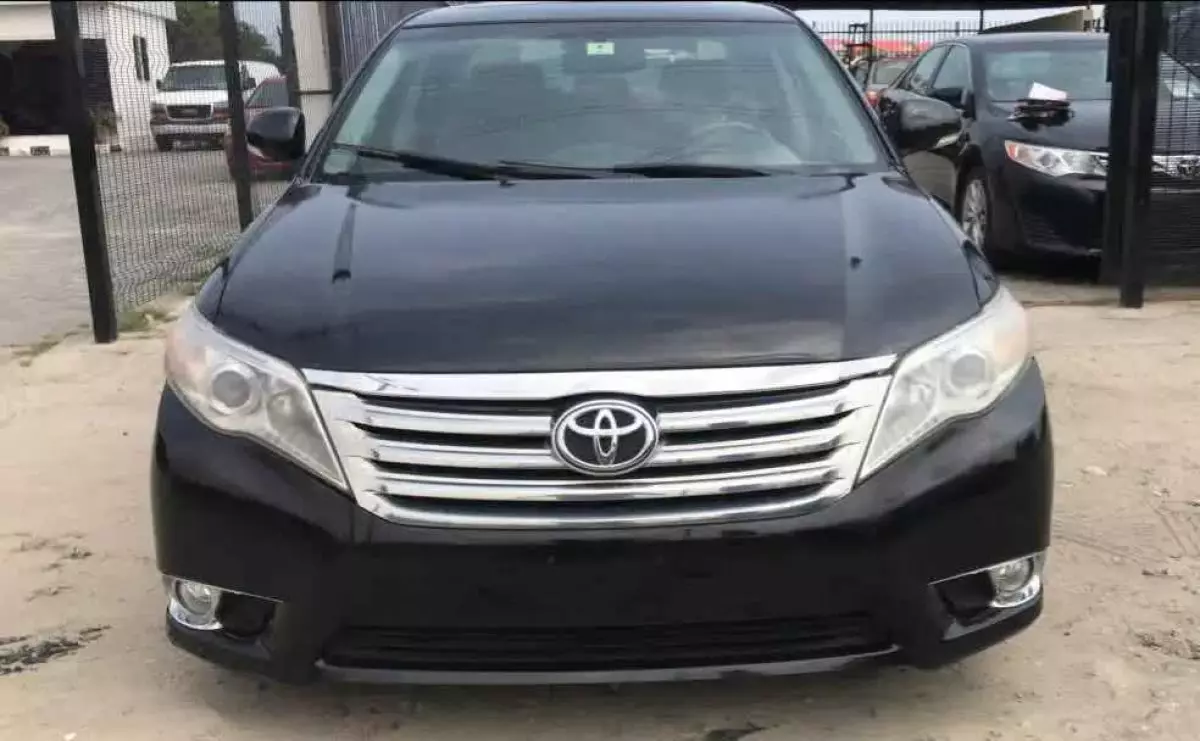 Toyota Avalon - 2011