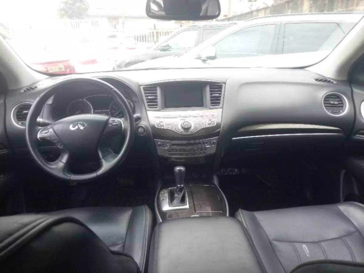 interiorFront