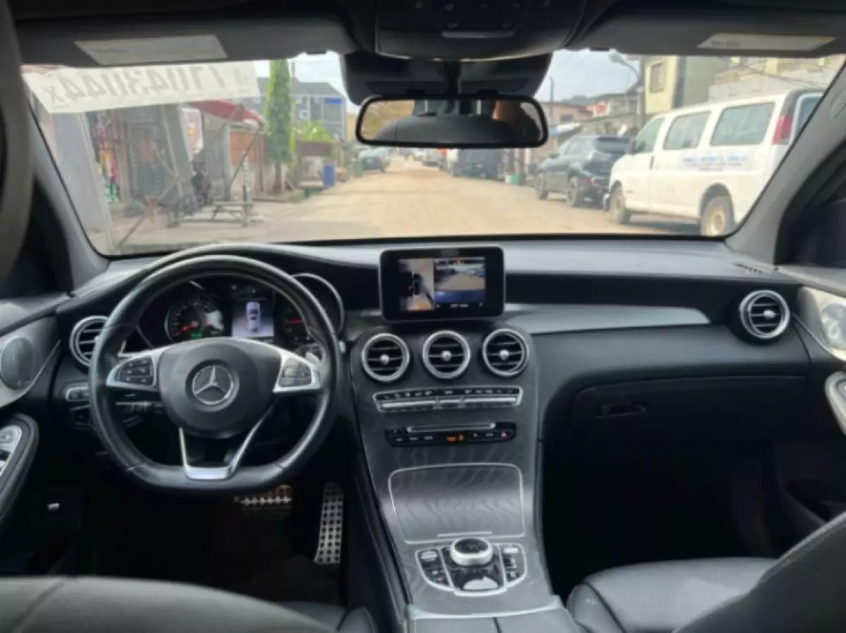 interiorFront