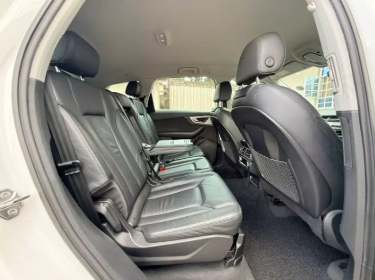 interiorBack