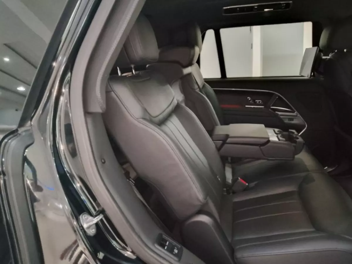 interiorBack