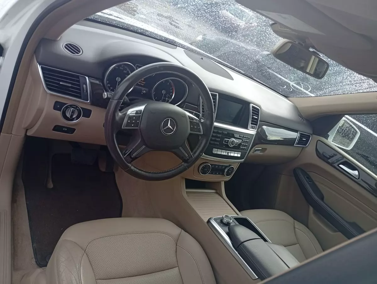 interiorFront