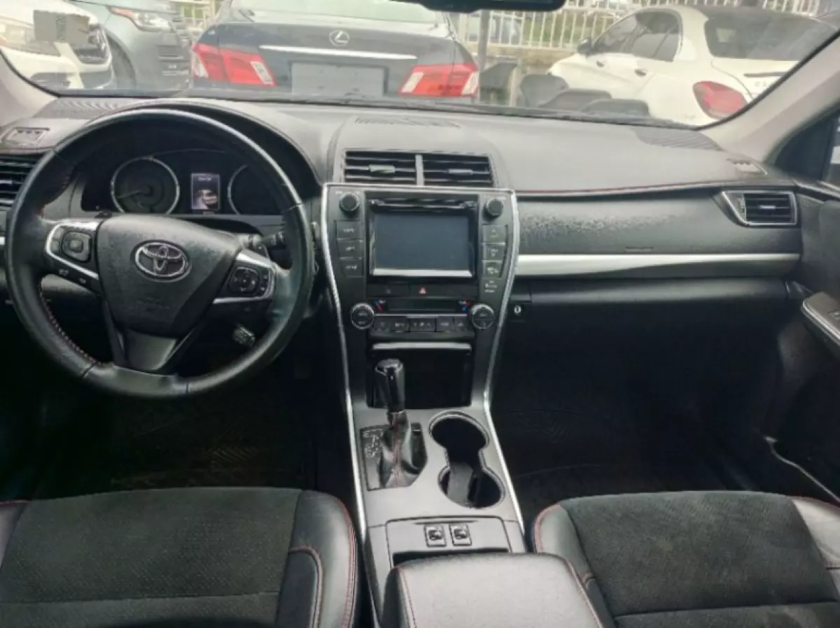 interiorFront