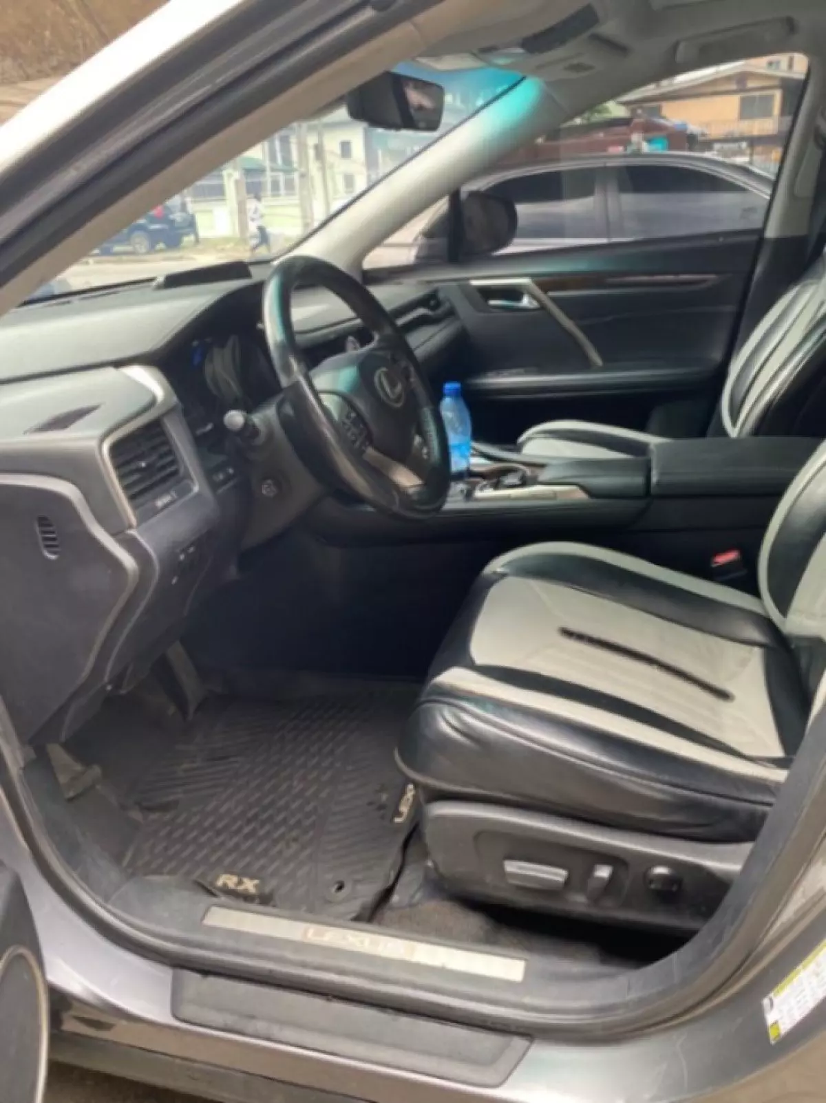 interiorFront