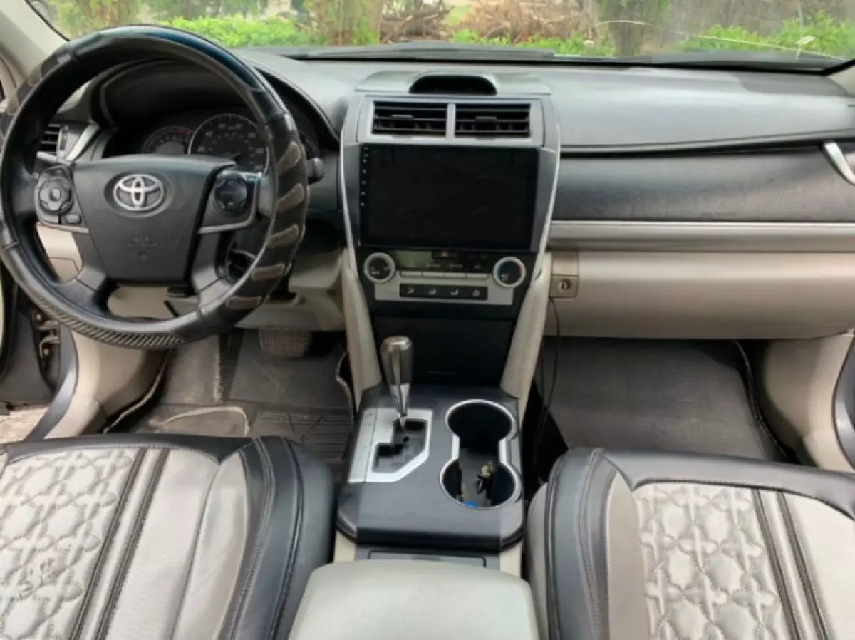 interiorFront